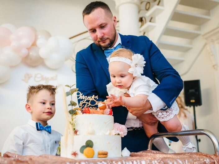 trzy córy przyjęcie tort na chrzest